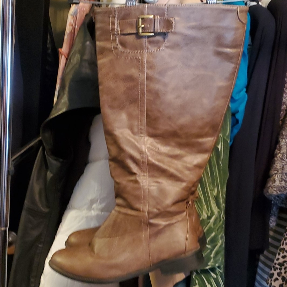 LAST CHANCE Torrid wide calf boots size 8